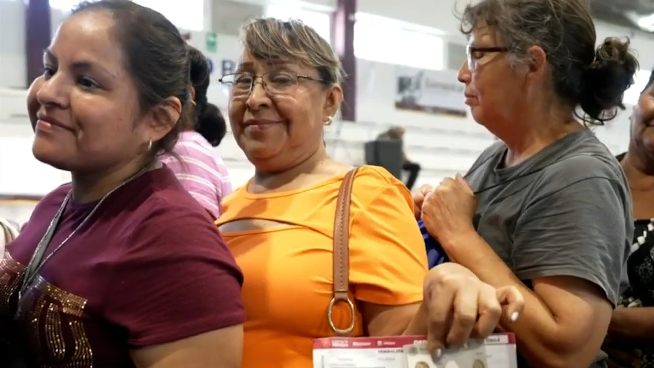 Entregan apoyo financiero y de despensa a familias afectadas por inundaciones en Tamaulipas