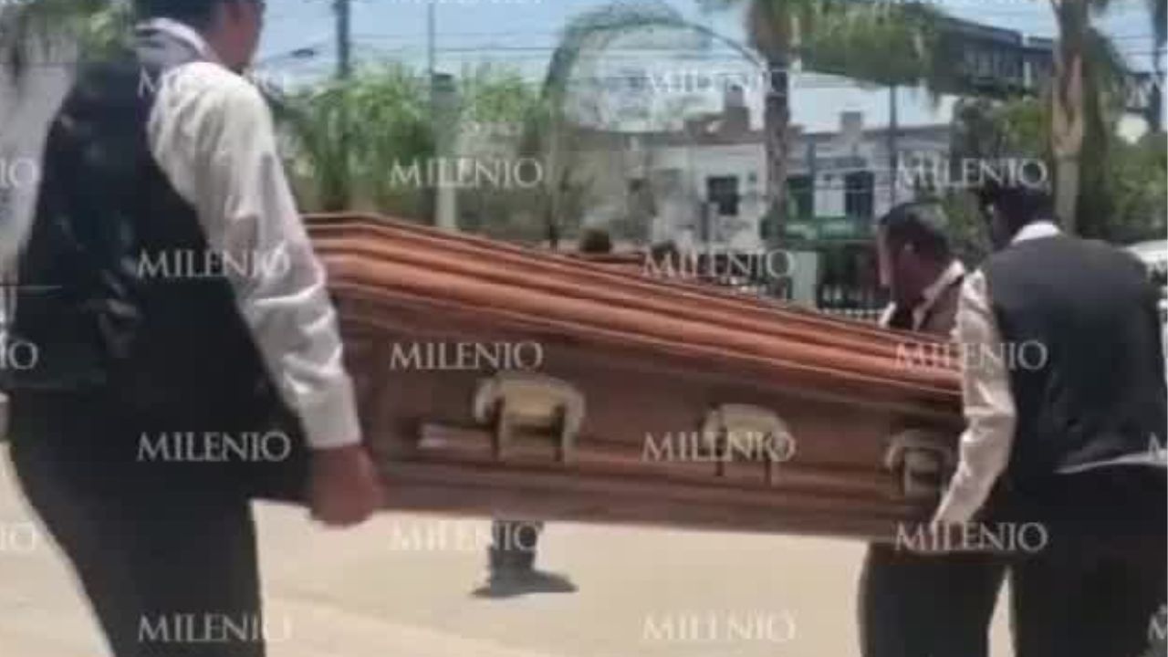 Familiares y amigos despiden a José Luis Pereida, funcionario asesinado en Teocaltiche