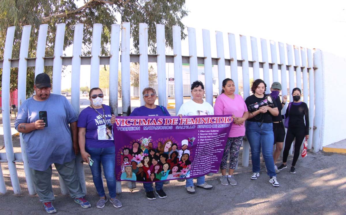 Madres Poderosas cierran acceso a Pronnif en Torreón. l Roberto Amaya