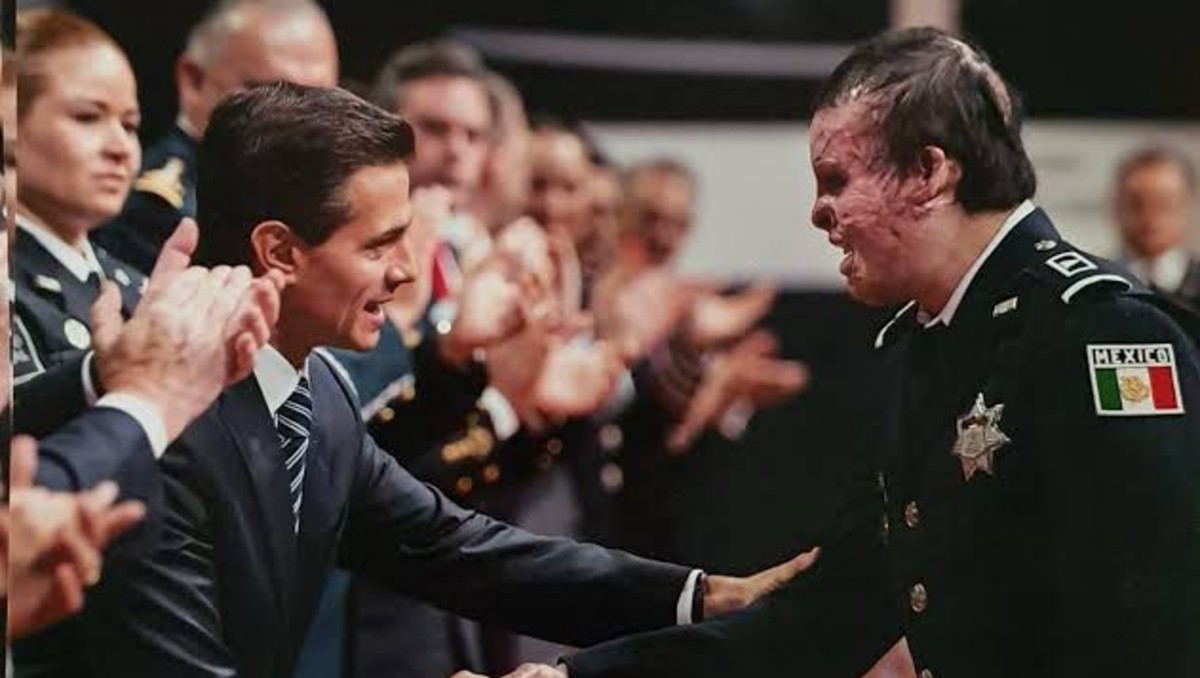 Morales Corrales fue reconocido con el Mérito Oficial de Primera Clase por parte del ex presidente Enrique Peña Nieto. (Foto: Especial)