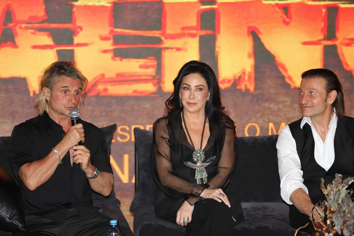 Nacho Cano, María LauraMedina y David Hatchwell en la conferencia de prensa previa a la función de Malinche /Javier Ríos