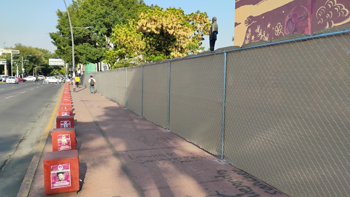 El parque Rojo ahora está enmallado por los trabajos de rehabilitación (Salvador Romero)