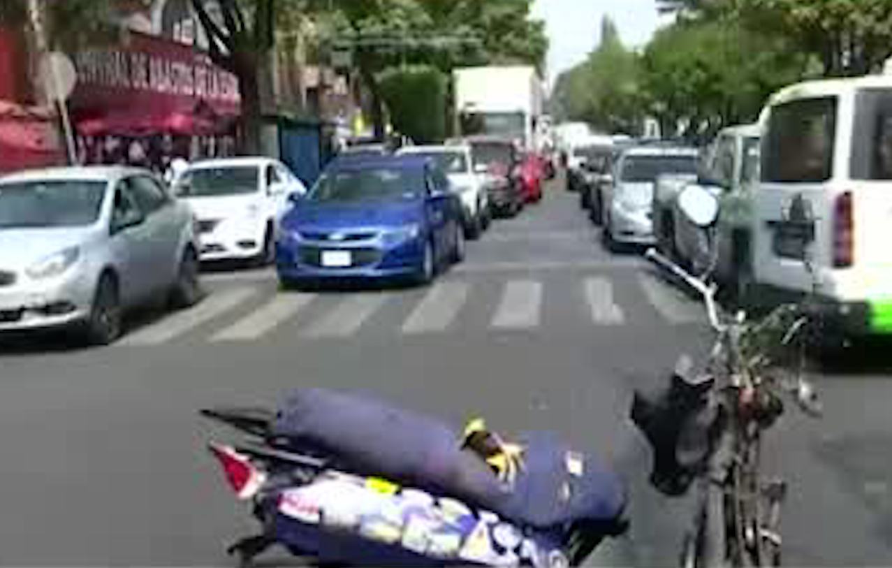 Se registra accidente en Iztacalco: atropellan a motociclista