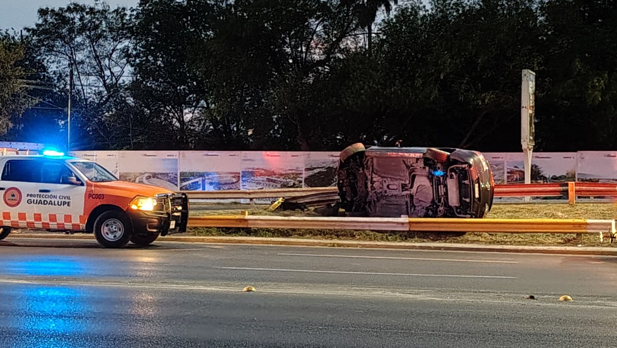 El accidente se registró en la avenida Eloy Cavazos a la altura de la colonia Bosques del Country. Foto: Marcela Cuevas