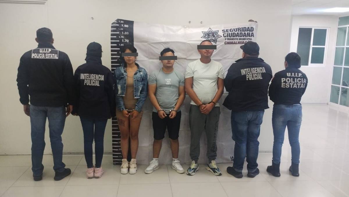 Bryan “N”, de 27 años; Damián “N”, de 28, y Dulce “N”, de 19, fueron detenidos por extorsión en Chimalhuacán. | Especial