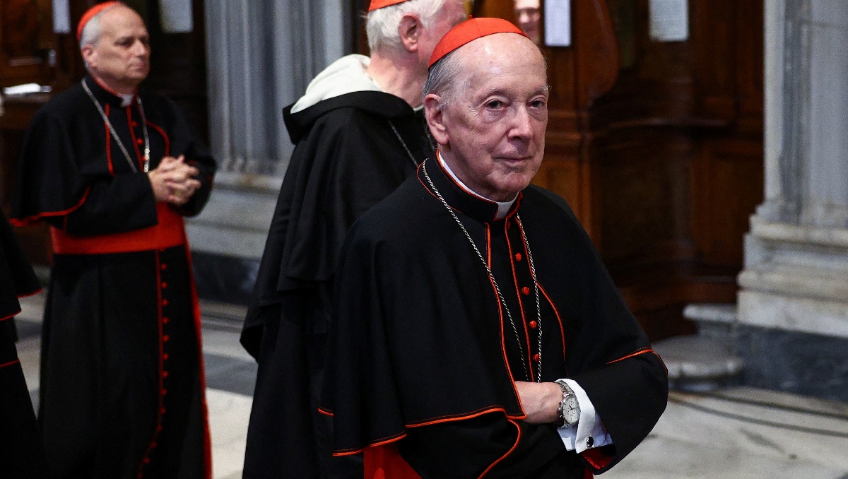 El cardenal Juan Luis Cipriani visita la tumba del papa Francisco en Roma, Italia. | Reuters