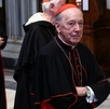 El cardenal Juan Luis Cipriani visita la tumba del papa Francisco en Roma, Italia. | Reuters