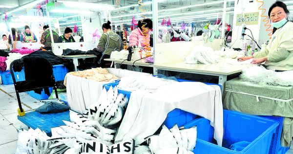 La firma ya ha aumentado hasta 377 por ciento los precios de algunos productos. CASEY HALL REUTERS