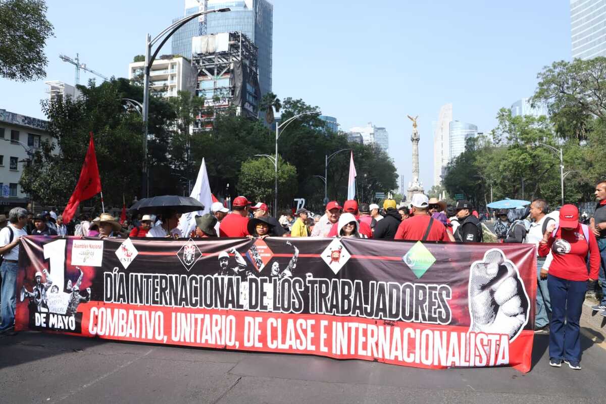 Maestros marchan al Zócalo
