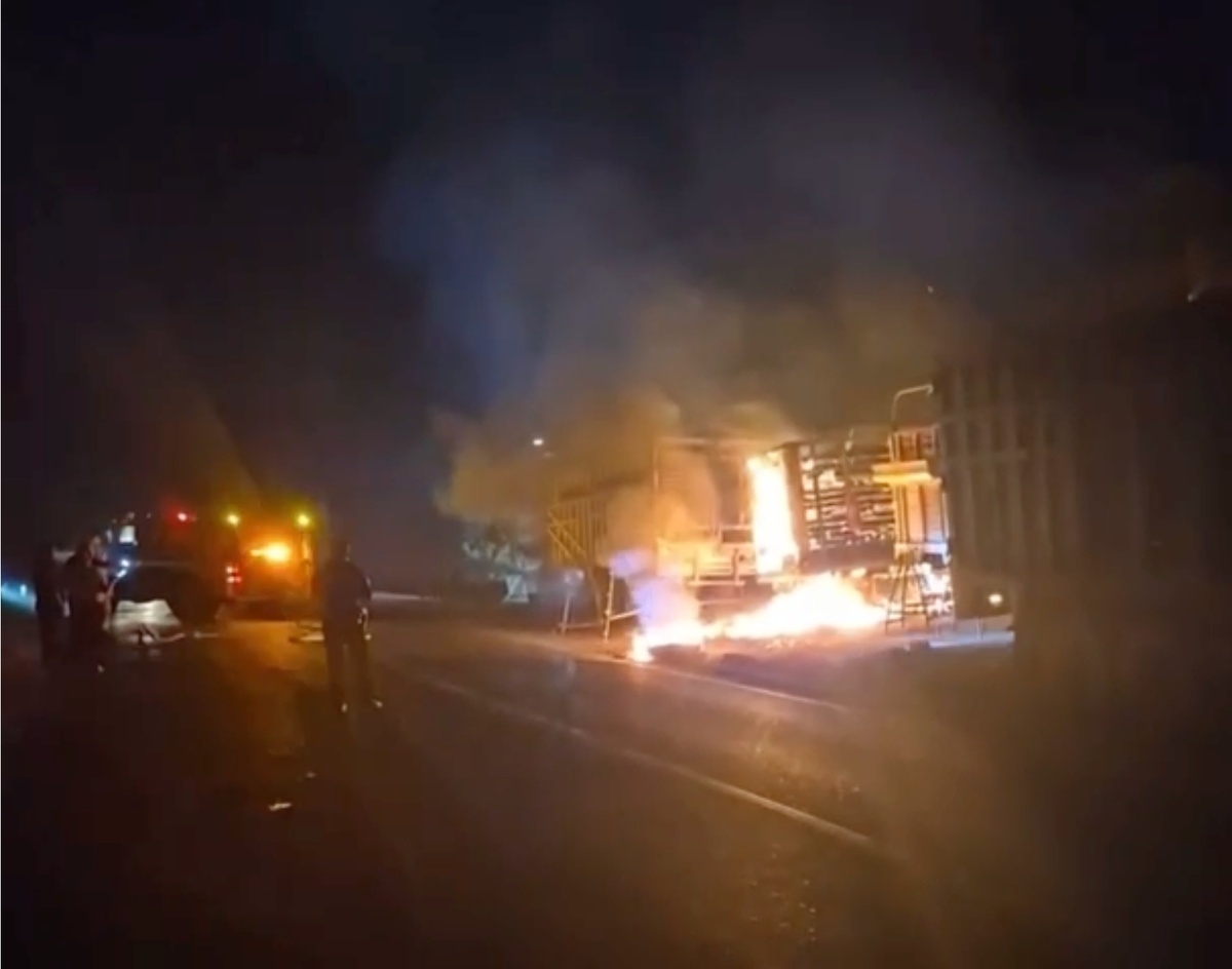 Varias carrocerias fueron consumidas por el incendio