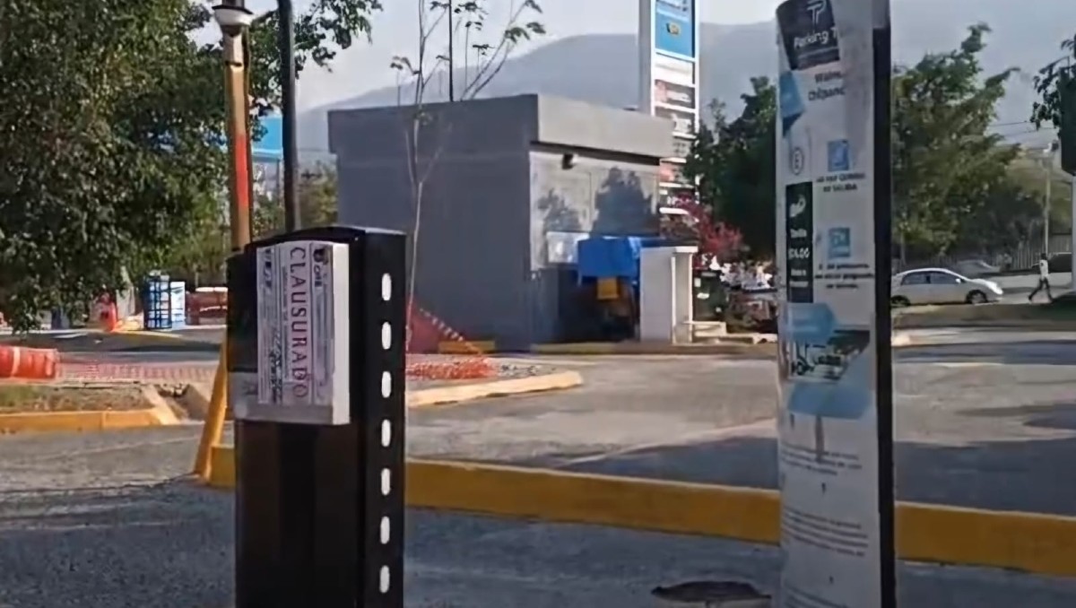 El Walmart-Chilpancingo, autoridades clausuran caseta de estacionamiento | Especial