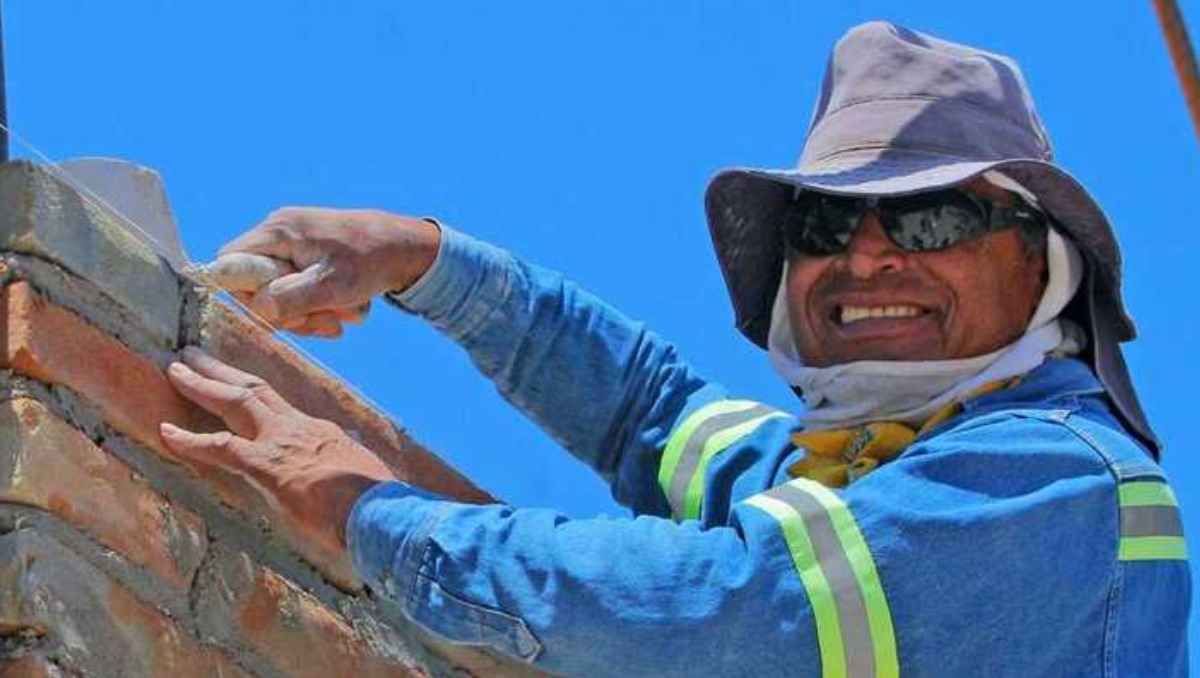 El Día del Albañil conmemora el trabajo que realizan en México, pero ¿sabes cuánto ganan por eso? | Especial