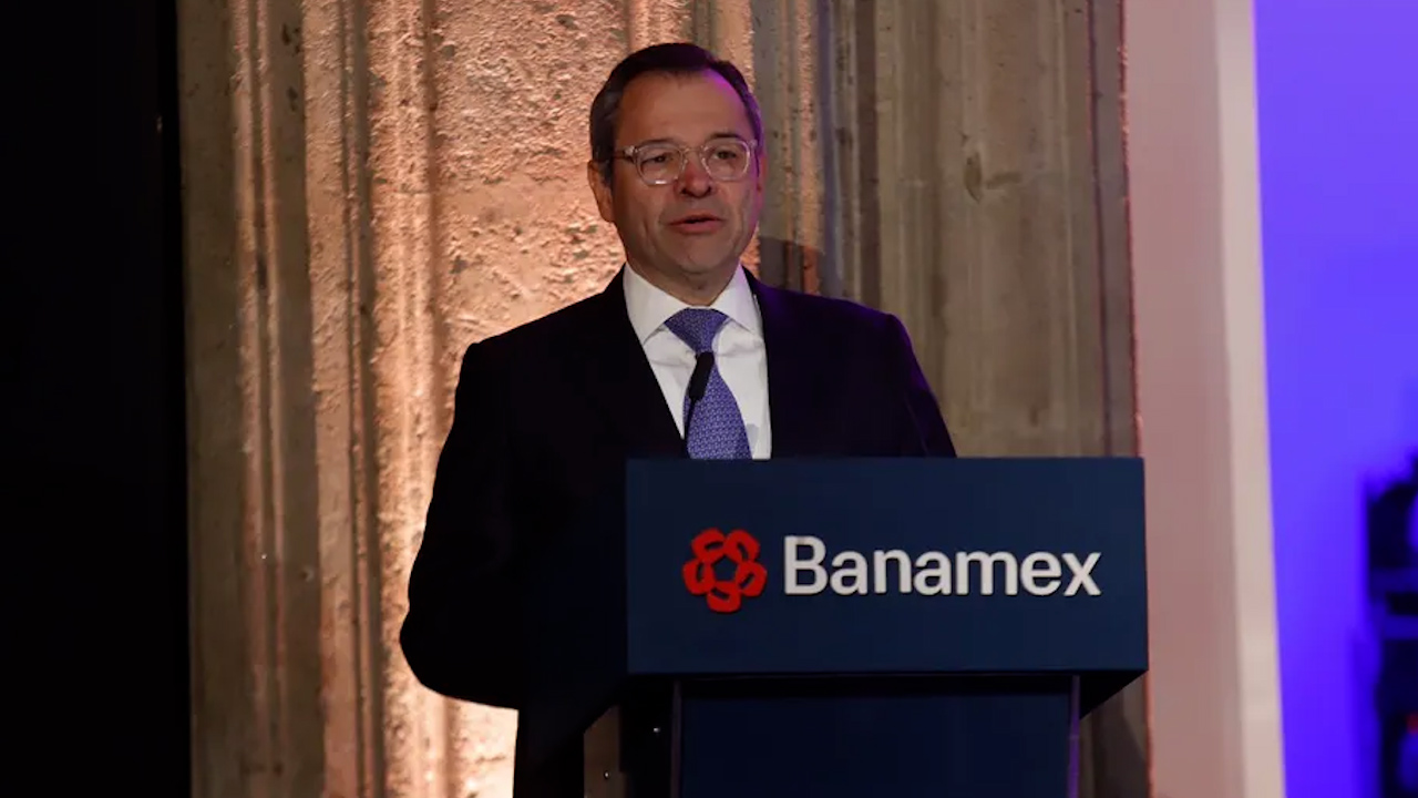 Banamex apuesta por jóvenes y Pymes, afirma su director Manuel Romo