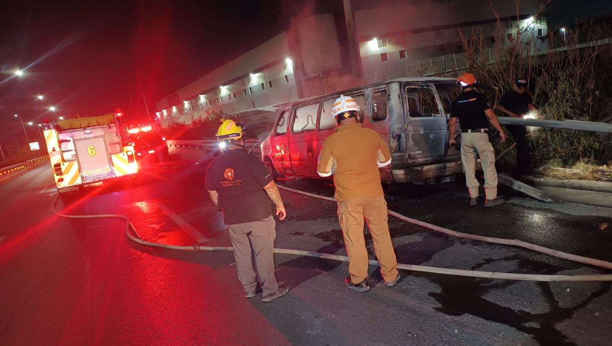 La camioneta se incendió tras el accidente. Especial