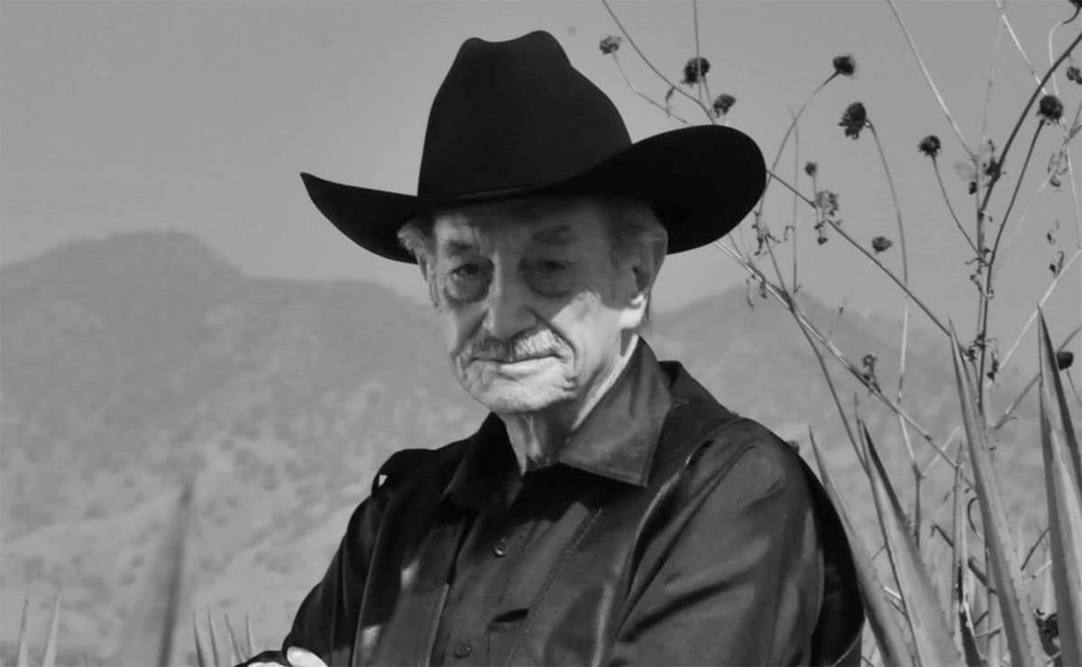 Mario Almada, actor mexicano conocido por sus papeles de justiciero, inspira el título del más reciente libro de Miguel Ángel Avilés. (IMDb)