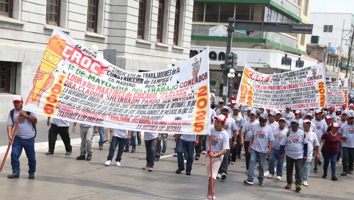 Con motivo del Día del Trabajo los manifestantes expresaron las necesidades en el sector salud. (Yazmín Sánchez)