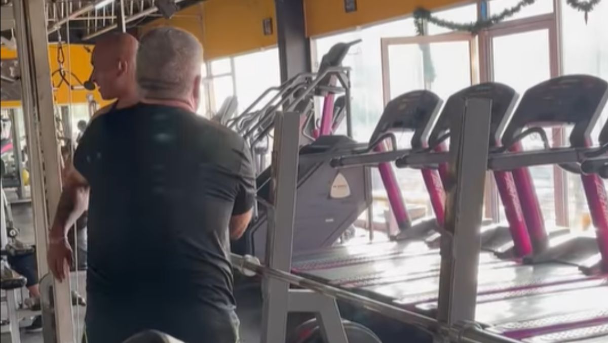 En el video compartido por la joven se observa al hombre en el gimnasio. | Especial