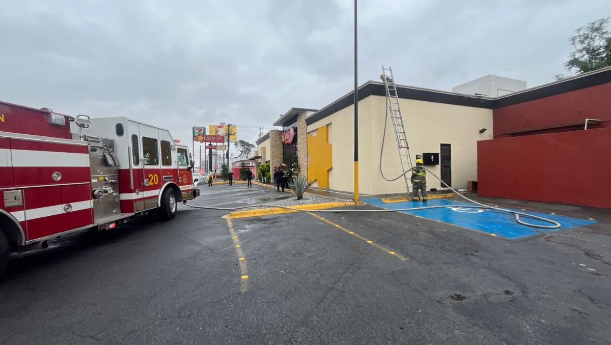 Bomberos de Nuevo León, Protección Civil de Nuevo León y Protección Civil de Monterrey se encuentran en el sito. Especial