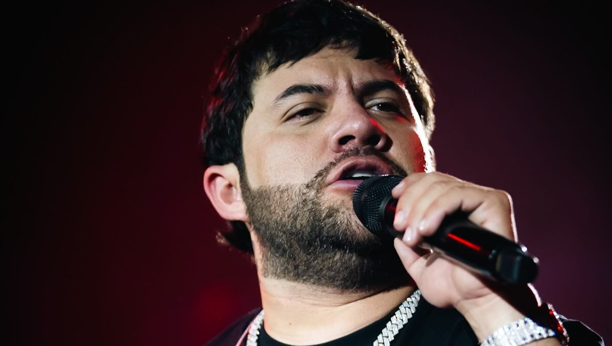 El cantante de música regional acudió a una entrevista | Facebook