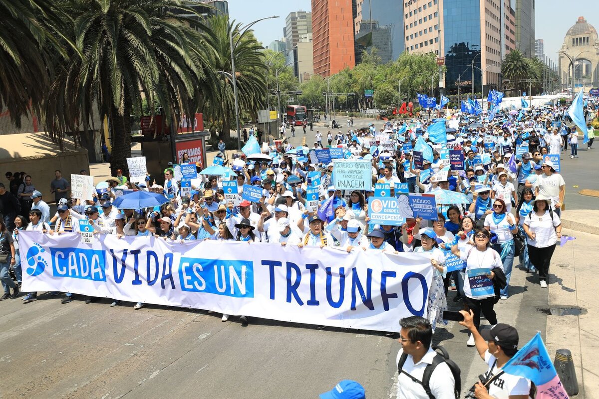 El contingente salió desde el monumento a la Revolución. (Foto: @JorgeRoHe)