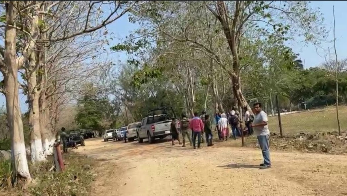 Grupos de civiles se enfrentan en instalaciones de ex unidad minera en Texistepec, Veracruz | Especial
