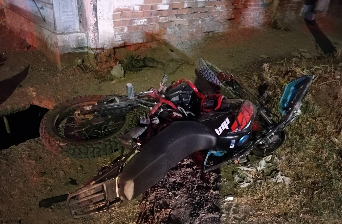 Hermanos en moto resultan heridos tras choque. (Notivox Policía)