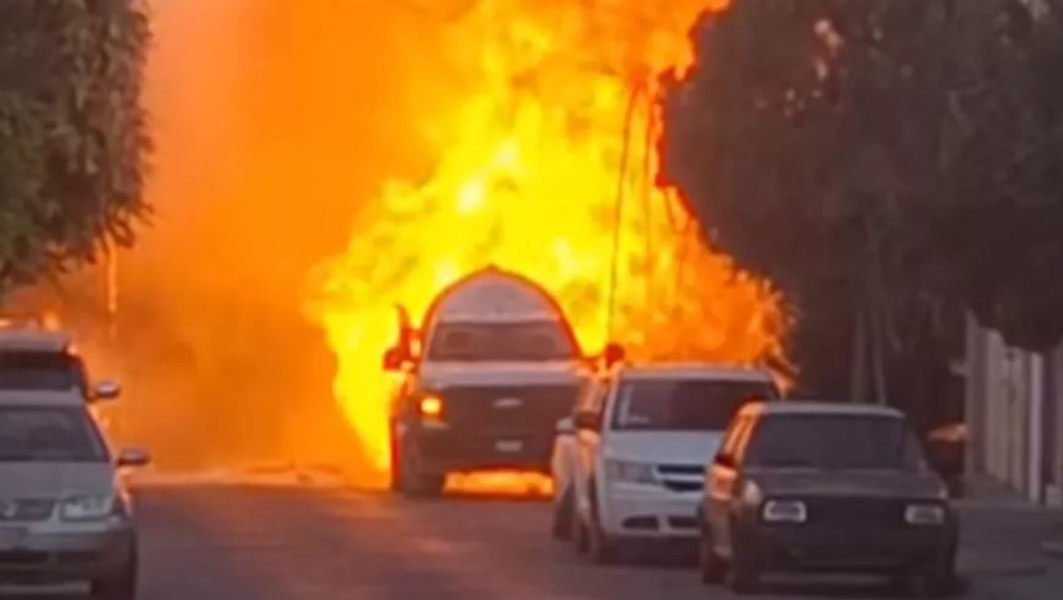 Explosión de pipa de Gas LP en Lagos de Moreno causó una gran movilización (Foto: Cortesía)