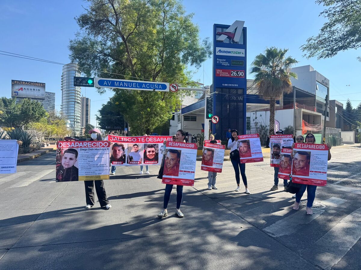 Los familiares de los desaparecidos cerraron la vialidad. (Usi Toledo)