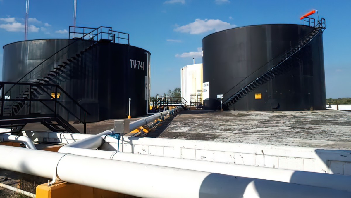 Instalaciones de Diavaz en el campo petrolero Ébano.