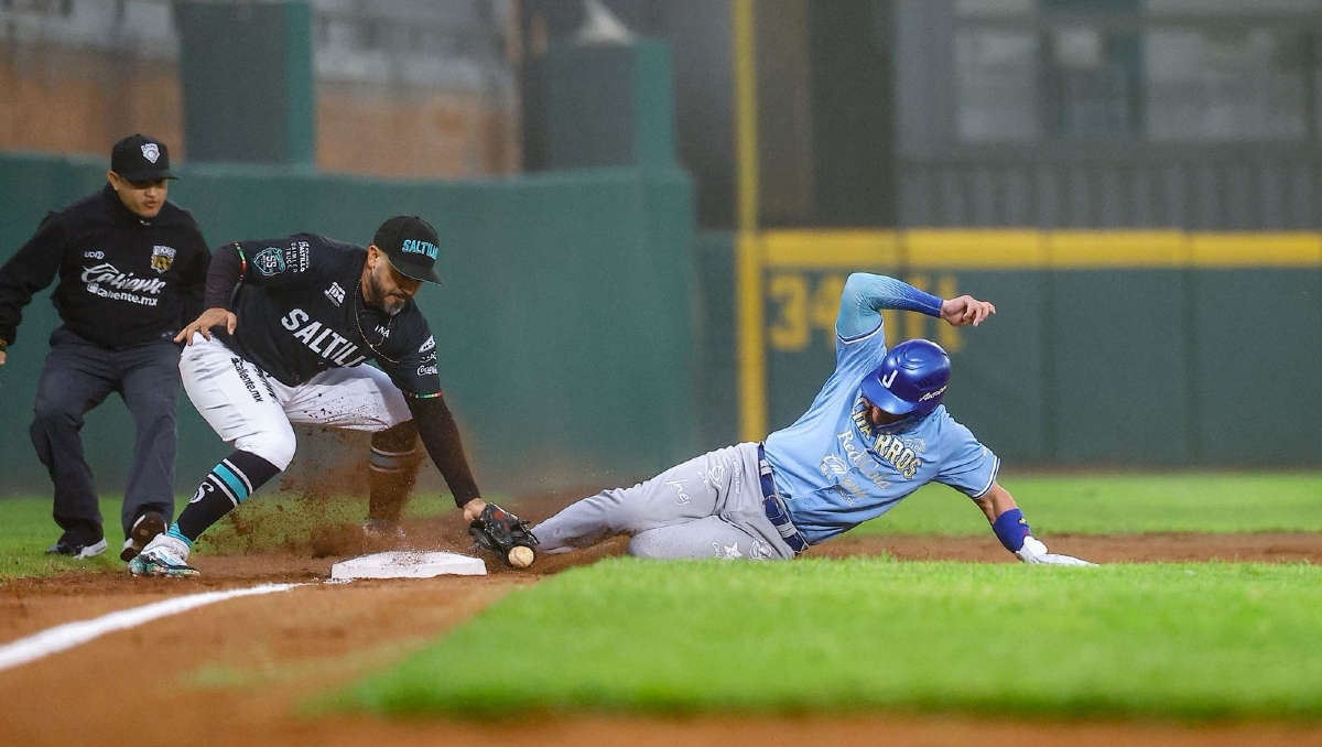Los tapatíos lograron un triple robo de base ante Saraperos de Saltillo (Foto: Cortesía Charros de Jalisco)