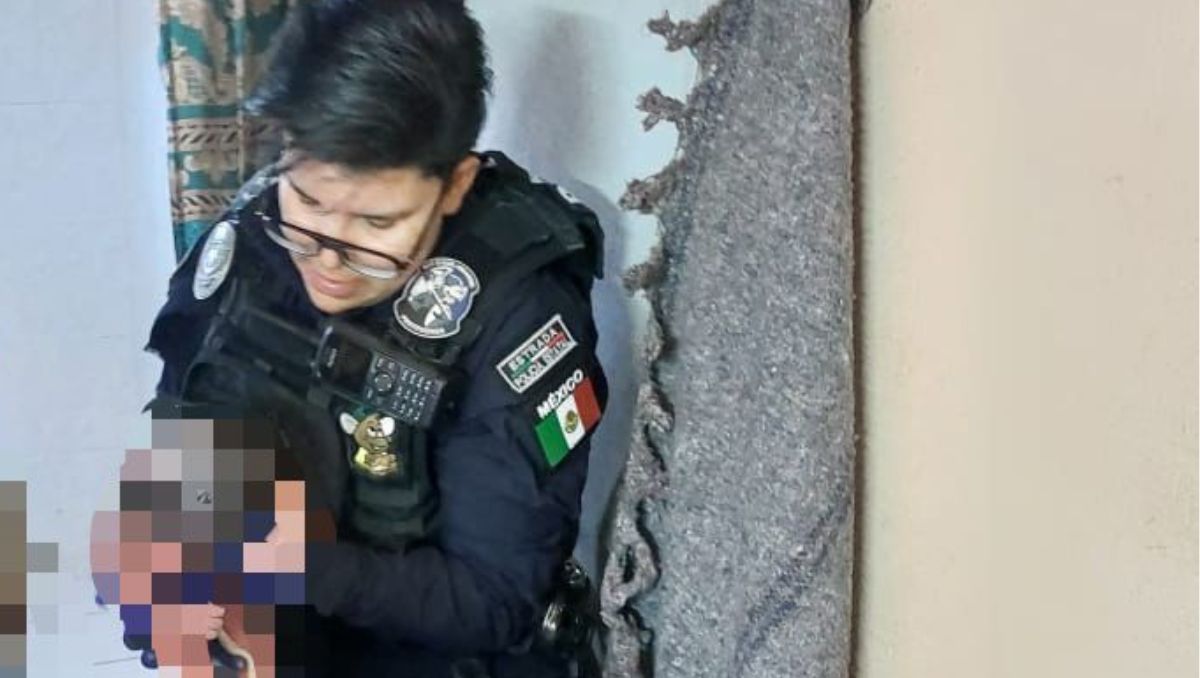 Una de las agentes de la Policía Estatal procedió a reanimar al bebé. | Especial