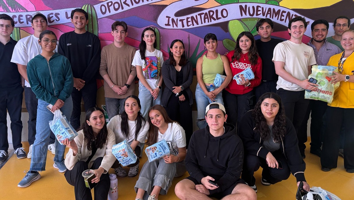 Alumnos de la materia de Administración de Negocios de Ibero Torreón en CRIT. (cortesía)