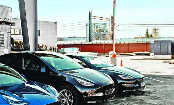 Venta de autos usados en Oslo, Noruega, el pasado 31 de marzo de 2025