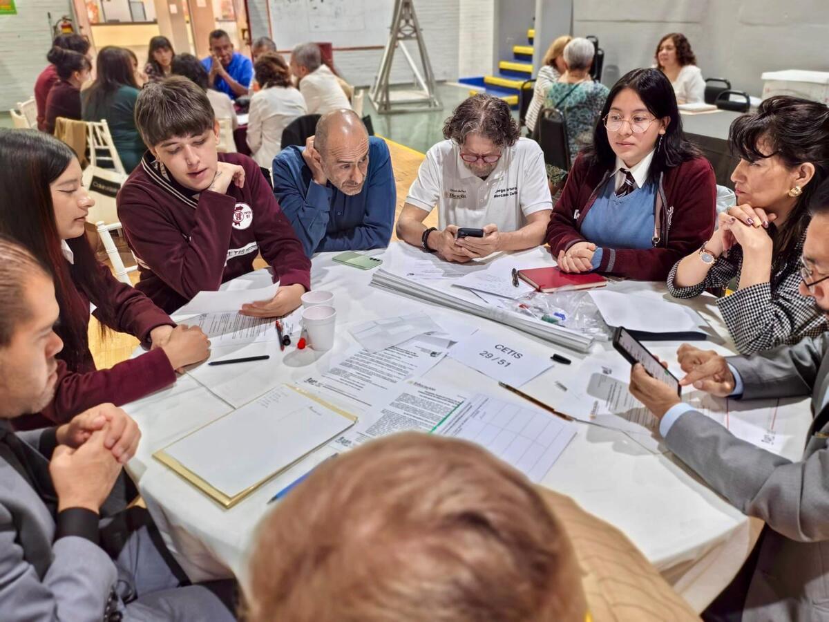 Cada plantel tendrá una capacidad de 450 alumnos por turno. | Especial