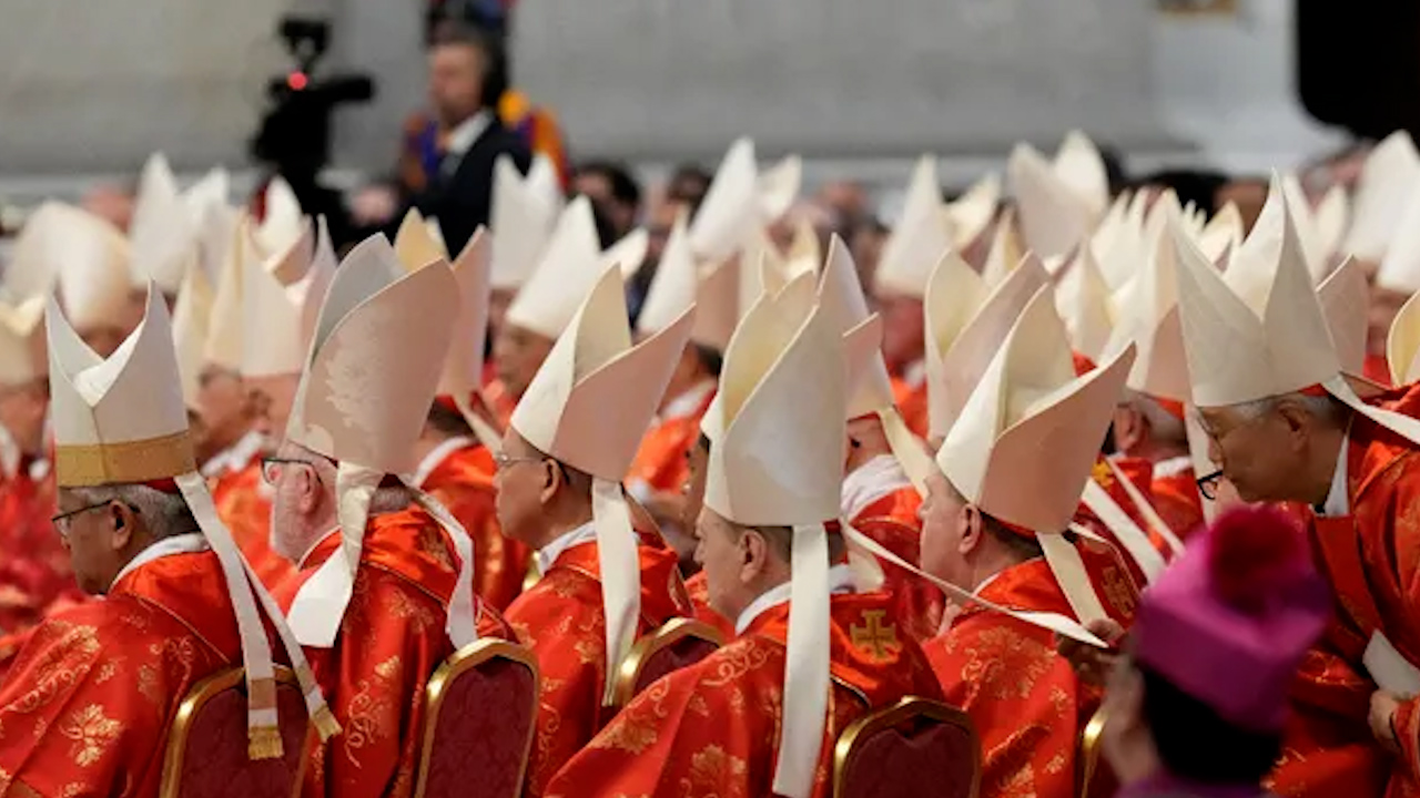 Cónclave 2025: Cardenales juran guardar secreto ante la Biblia