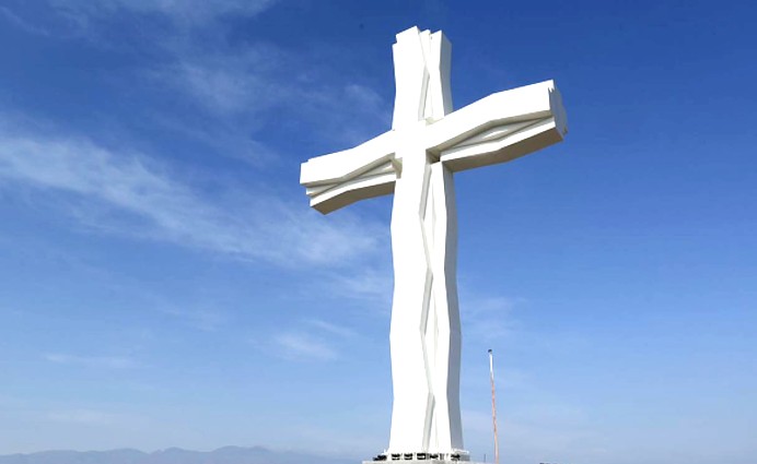 Cruz monumental en Tula, Tamaulipas. (Cortesía)