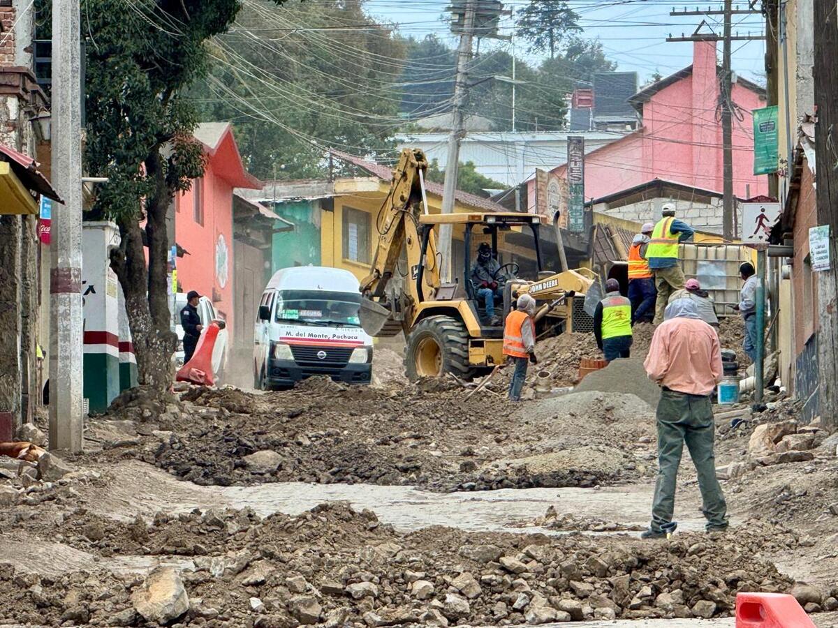 La entrada principal de Real del Monte permanece cerrada por trabajos de repavimentación | Víctor Valera