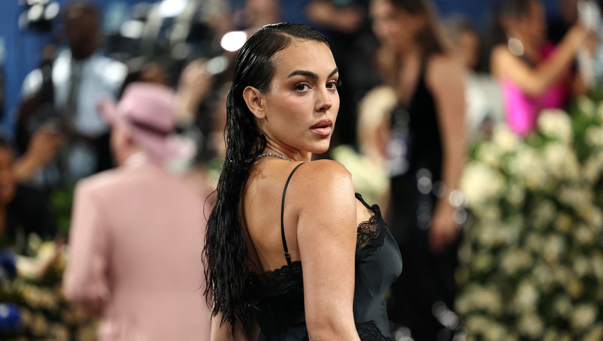 Georgina Rodríguez luce vestido inspirado en Lady Diana en la Met Gala 2025 (AFP)
