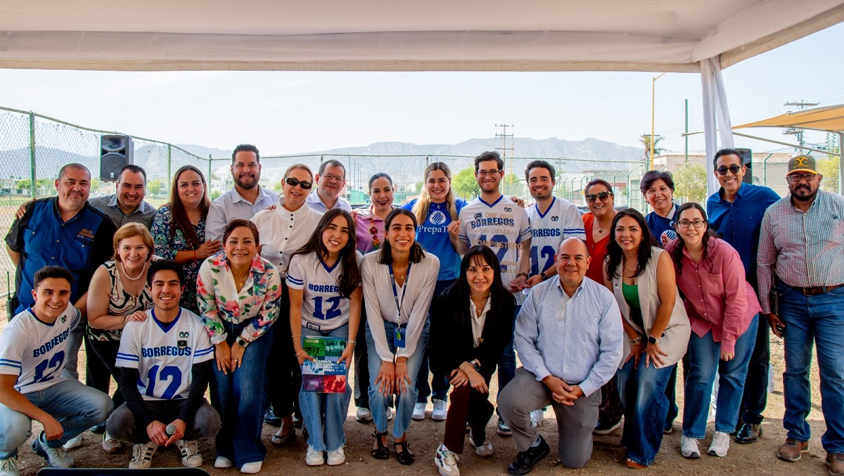Integrantes de Embajadores Tec, alumnos y autoridades. (cortesía)