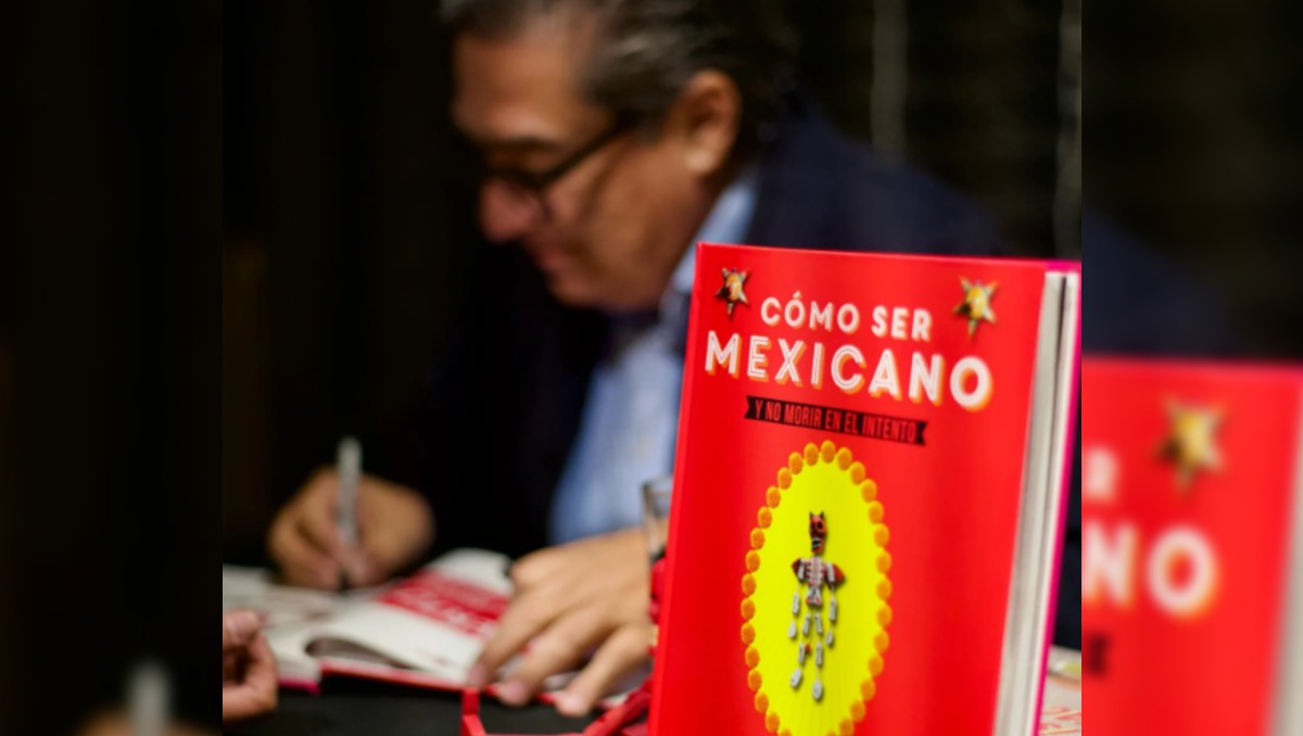 El libro combina ilustraciones, cultura popular y reflexiones sobre la identidad mexicana. (Foto: Instagram)