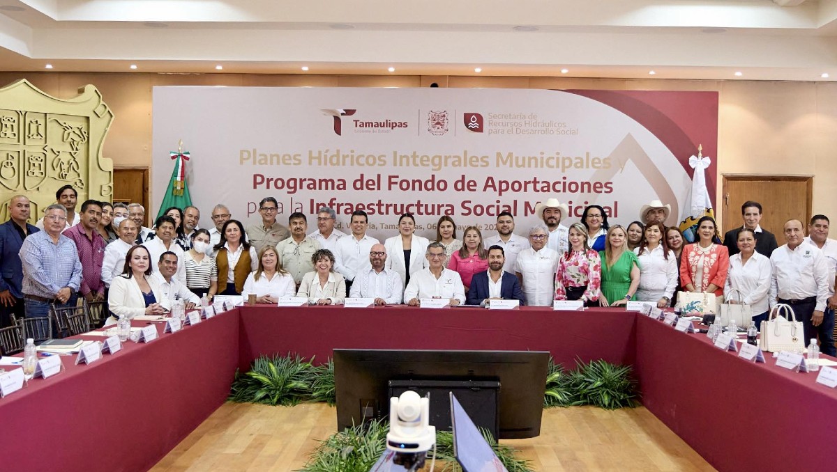 Presidentes municipales se reunieron con el gobernador Américo Villarreal. (Especial)