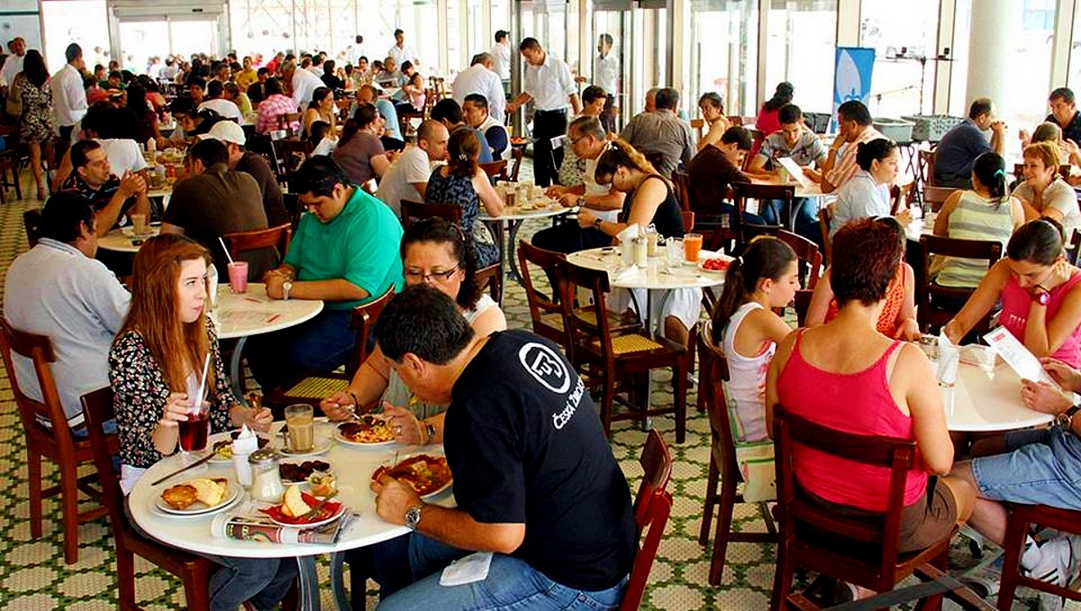 Restaurantes de León prevén hasta dos horas de espera por 10 de mayo | Especial