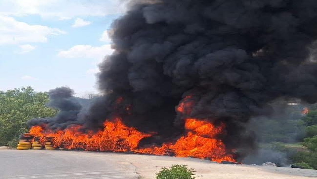 Se incendian llantas en Tezontepec. (Especial)