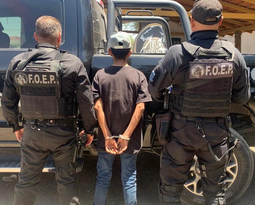 Uno de los hombres detenidos en Tlajomulco. (Cortesía)