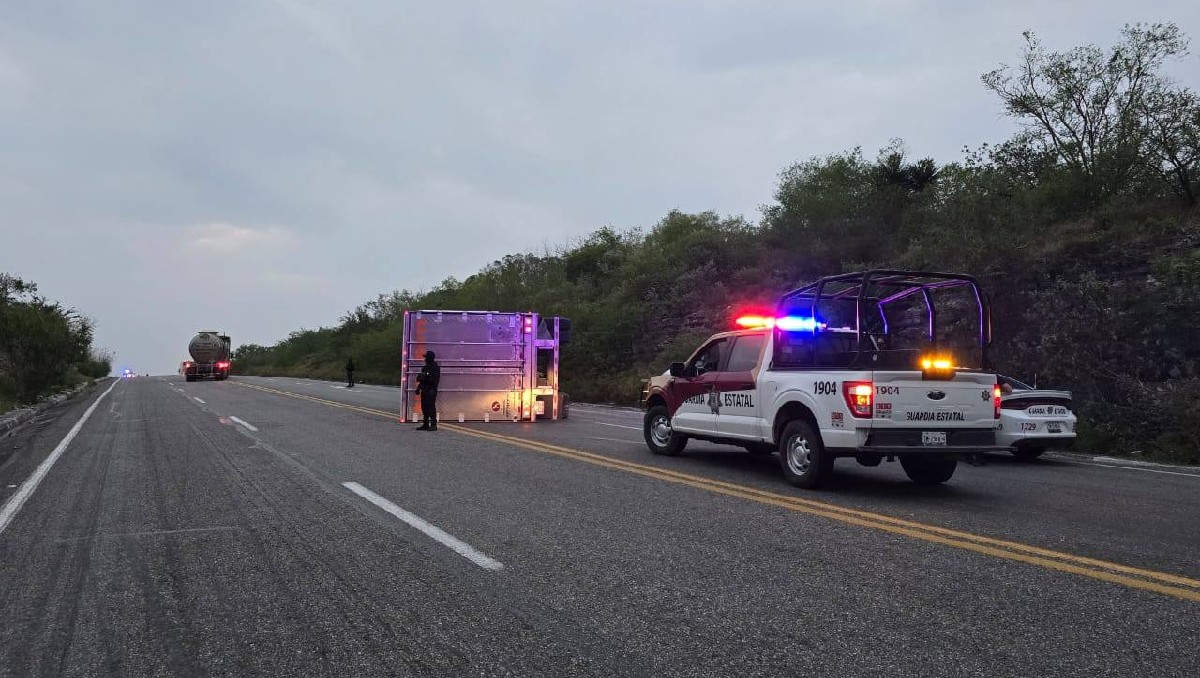 Accidente deja tramo parcialmente cerrado a la vialidad. (SSP)