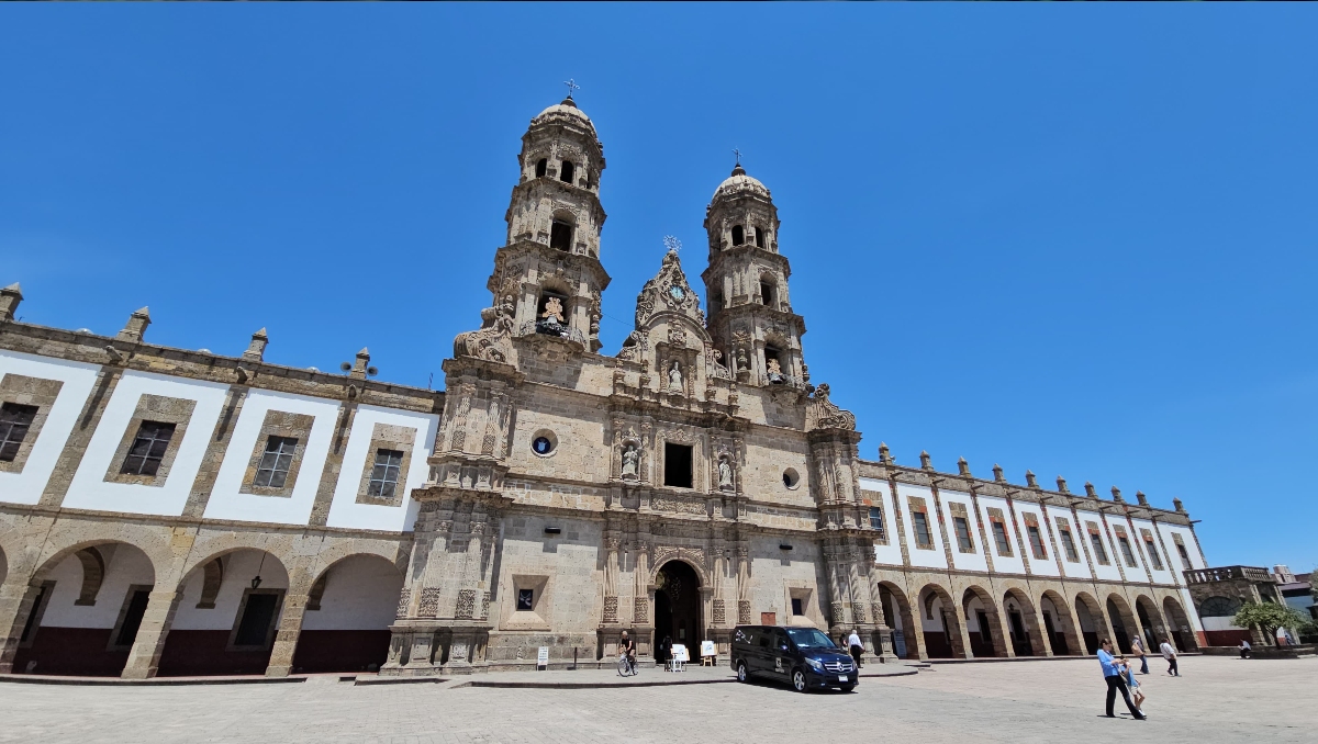 Las campanas de la Basílica de Zapopan repicaron por el nombramiento de Robert Prevost como nuevo Papa (Foto: Juan Carlos Munguía)