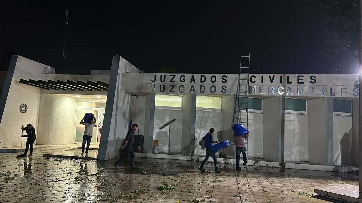 La intensa granizada sorprendió a Pachuca y dejó afectaciones en oficinas gubernamentales
