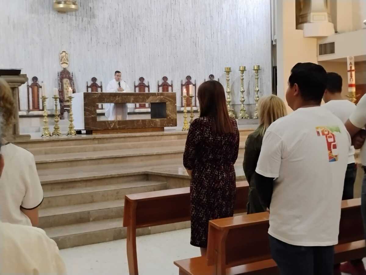 La tarde de este jueves, decenas de fieles católicos se congregaron en la Catedral de Nuestra Señora del Carmen. (Especial)
