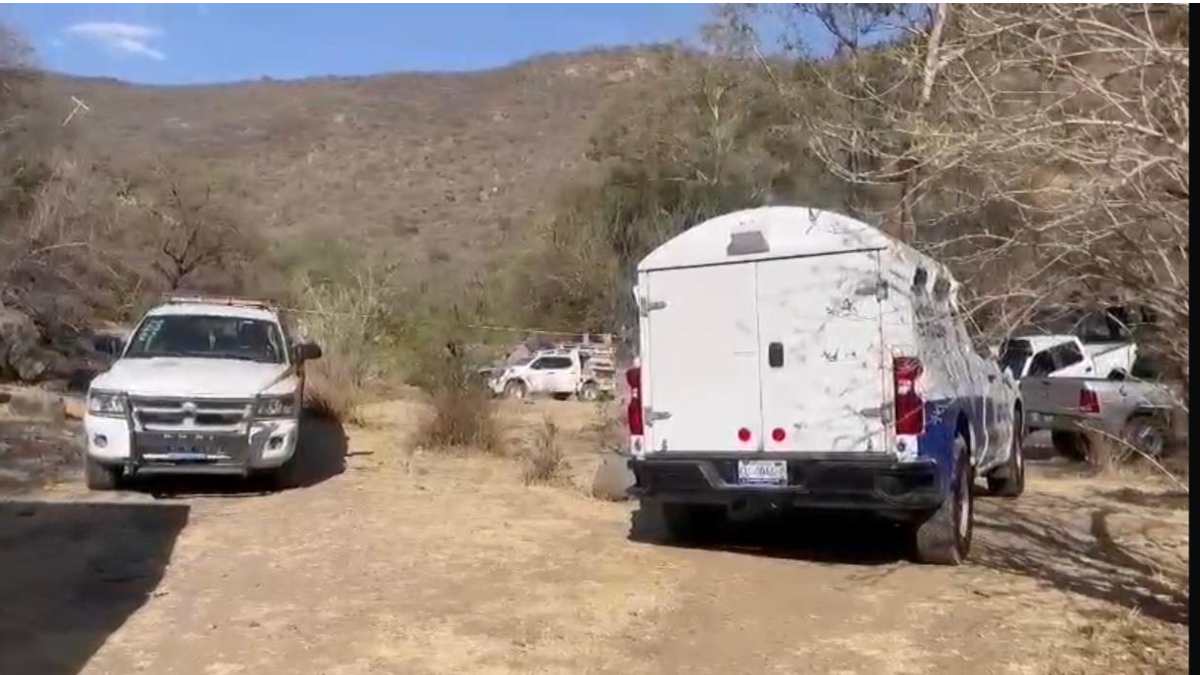 Localizan cuerpos en fosa clandestina en León, Guanajuato.