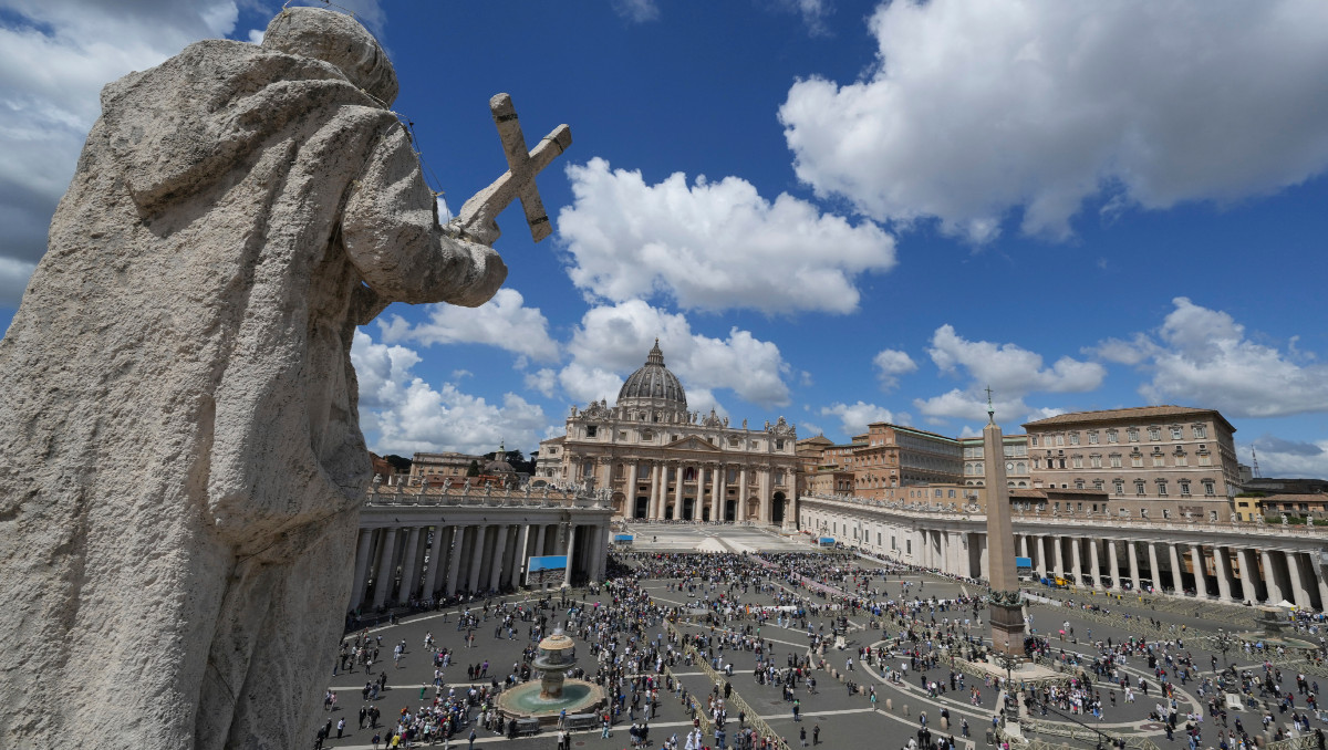 Así reaccionaron los famosos a la fumata blanca anunciando la elección del nuevo papa